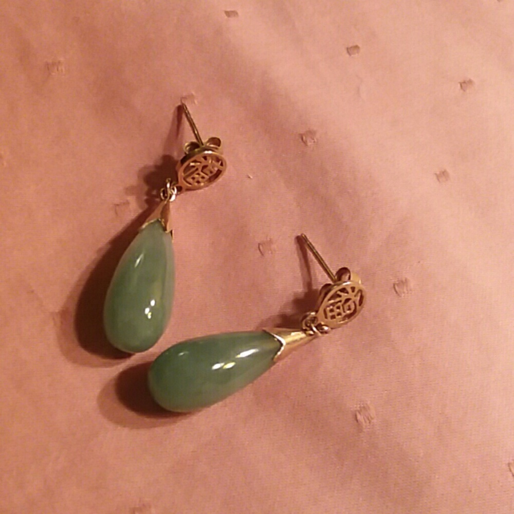 Jade & Gold errings.